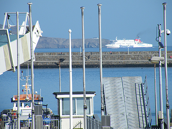 Ferry_berth_linkspan_Dun_Laoghaire_Harbour