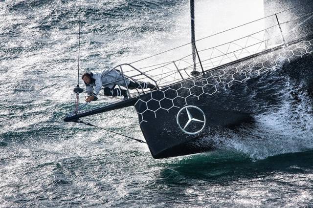  Alex Thomson (with Irish connections) is blasting towards the home straight of the solo round the world race in winds of up to 30 knots.