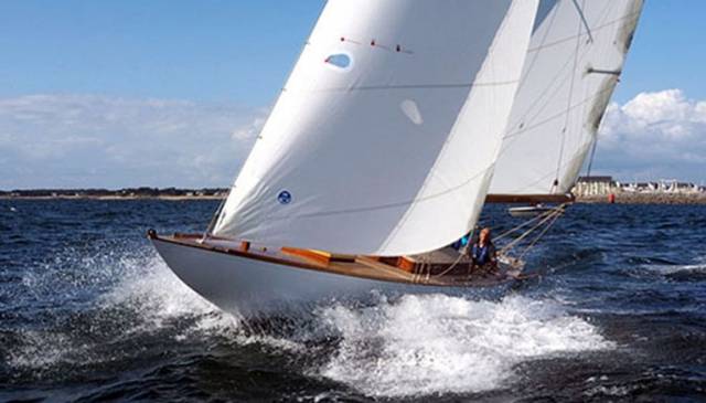 The restored Dublin Bay 24 Periwinkle, currently based in southern Brittany, would be a star turn in the Classic Yachts section in next year’s Volvo Dun Laoghaire Regatta if she could be persuaded to return for the celebration of the Bicentenary of Dun Laoghaire Harbour in 2017.