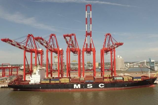 MSC Nederland alongside Liverpool2, the newly opened £400m facility (not requiring docks system) is the largest container terminal on the Irish Sea with operators notably serving Dublin Port