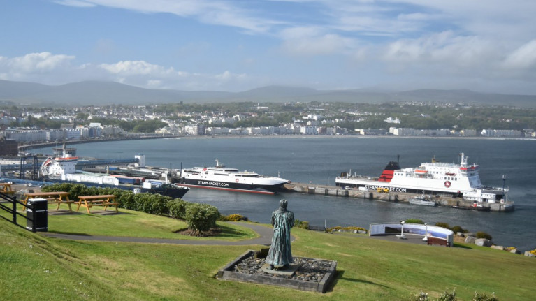 The world’s oldest continually-operating passenger shipping company, Isle of Man Steam Packet Co. celebrates its 190th anniversary tomorrow. AFLOAT adds among the ferry fleet (on left) the chartered-in ro-ro freighter Arrow which as reported last week went aground in Aberdeen Harbour, Scotland. 