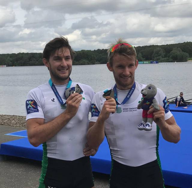 Paul and Gary O'Donovan with their European silver medals at Strathclyde Park