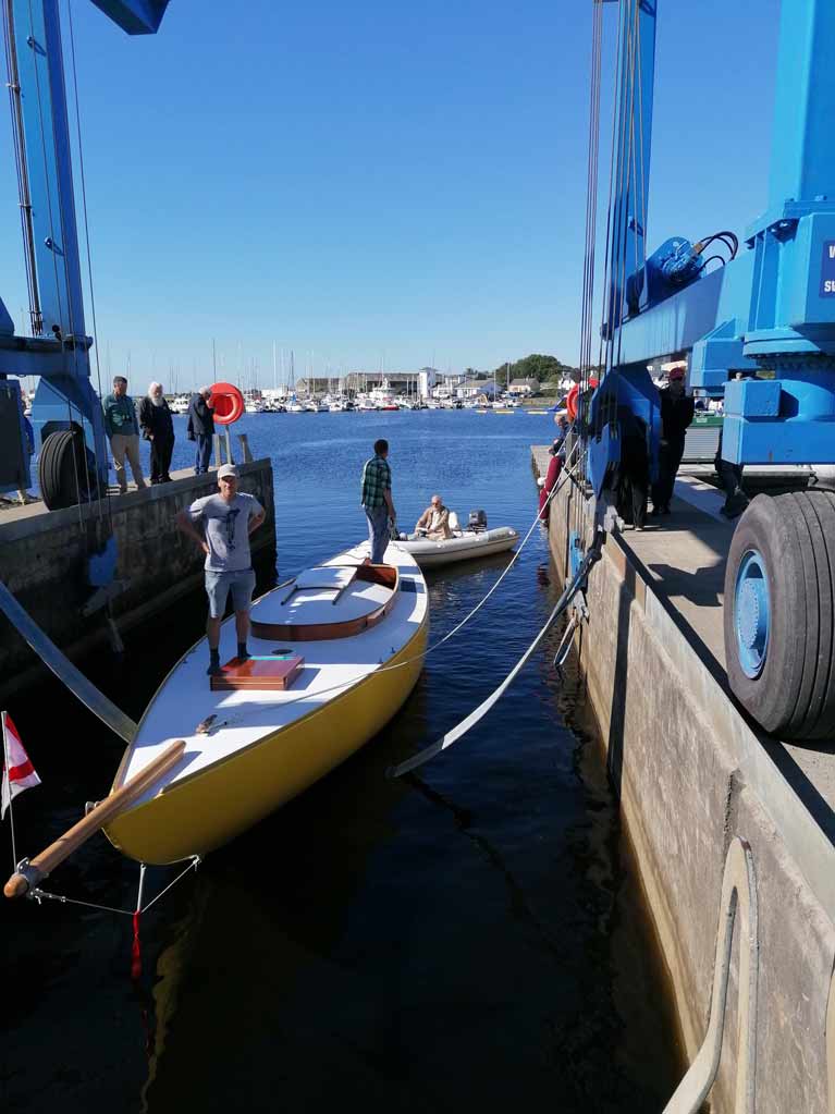 THE SKILLS OF A BOATYARD IN EVIDENCE AS NANEEN IS LOWERED INTO THE WATER AT KILRUSH