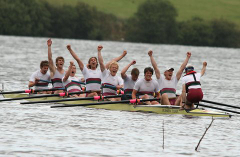 NUIG_celebrate_their_Senior_Eight_win_at_the_2009_Irish_Rowing_Championships