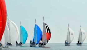 Fickle breeze was the theme of the opening day at the J24 World Championship in Mississauga