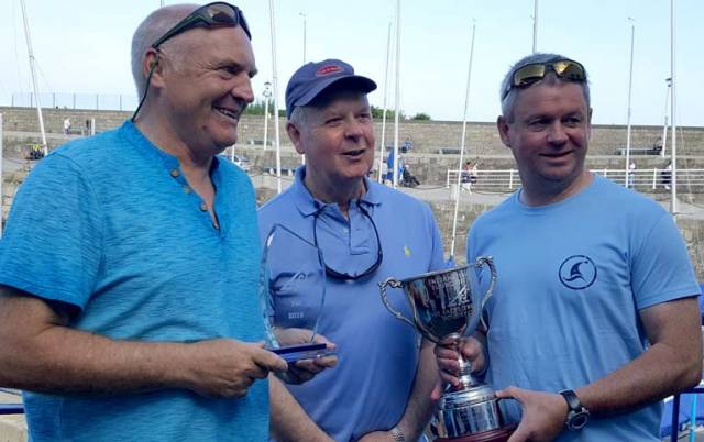 David Gorman (right) & Chris Doorly (left) of the NYC are presented with the Facet Trophy by Pat Shannon