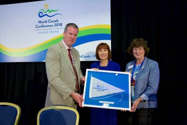 IWAI President John Dolan (left) Minister for Culture Heritage and the Gaeltacht Josepha Madigan (centre) and Waterways Ireland Chief Executive Dawn Livingstone