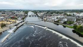 The Shannon flowing through Athlone; the conference venue is upstream of the bridge, on the waterfront, to the right of the marina