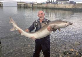 Stephen Hanway with his record tope, a 34.02kg whopper caught off Greystones on 3 October 2018