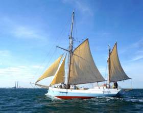 A fair wind from Dunmore East for the historic Limerick ketch Ilen returning (after 21 years) to Dublin Bay.