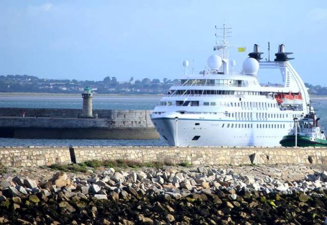 Star Pride arrives in Dun Laoghaire Harbour in 2017 accompanied by the Dublin Port Tug Beaufort off her port bow. The ship returns to Dun Laoghaire on June 20th 
