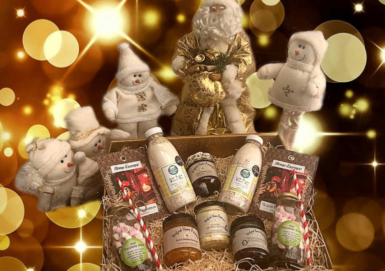 Royal St George Now Taking Orders for Deluxe Christmas Hampers