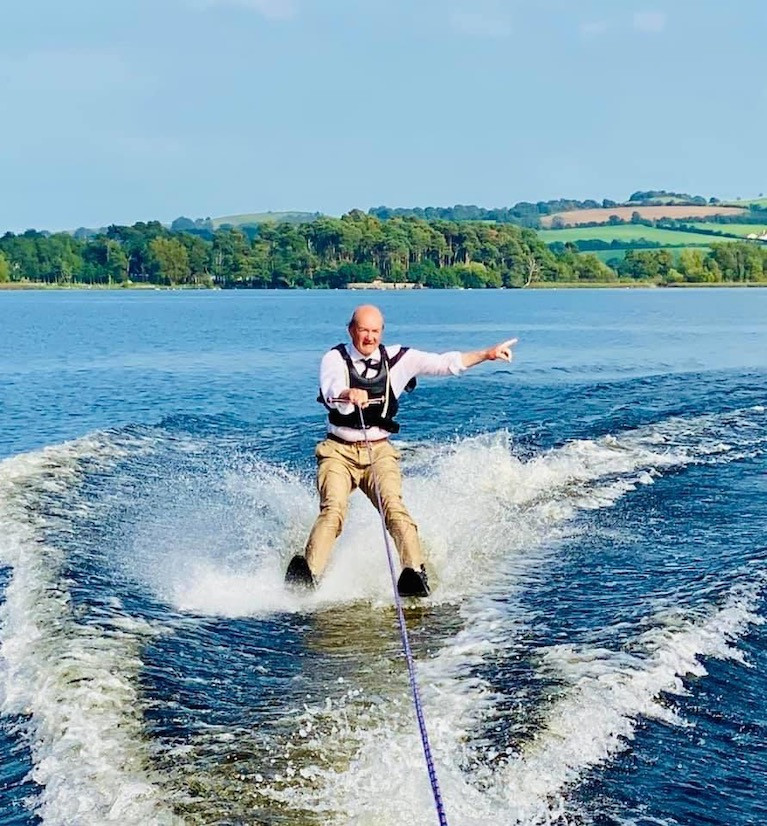 Alan Algeo, former Commodore of Lough Ree YC, feels he has to dress properly when water-skiing on strange waters, and we’re assured that’s his Lough Ree YC tie he’s wearing while cutting a dash on Lough Derg, with the Tipperary Riviera looking its luscious best 