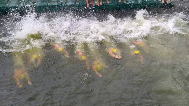 The men’s starters make a splash in the 98th Liffey Swim on Saturday 9 September
