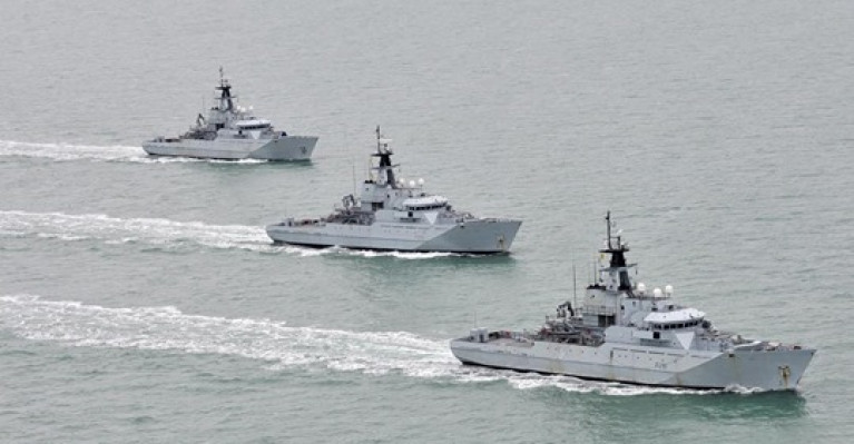 The British Ministry of Defence (MoD) has confirmed that four Royal Navy &#039;gunboats&#039; have been placed on stand-by to guard British waters from EU trawlers if there is no agreement. Above AFLOAT adds a trio of the &#039;River&#039; class fishery patrol vessels. 