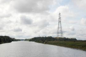 Power lines like this one over the Manchester Ship Canal in the UK pose a risk to vessels with large air draughts