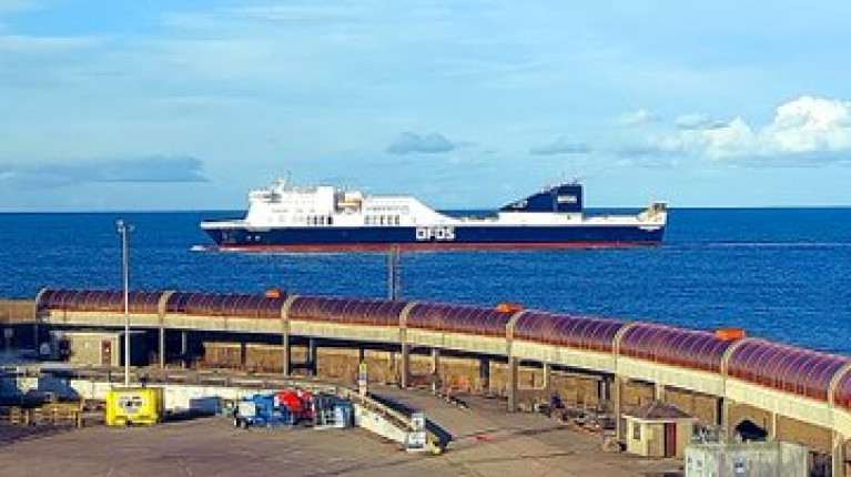 Regina Seaways has entered service for DFDS Rosslare Europort-Dunkirk route, boosting capacity by 30% on the direct route to the EU. The ropax built by Apuania approaches the Wexford port. 