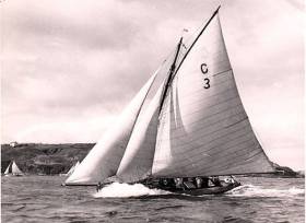 A Cork Harbour One Design heading seaward in style. This 1895-96 William Fife design is one of many vintage One-Designs still sailing in Ireland which are of special interest to international boat-building schools