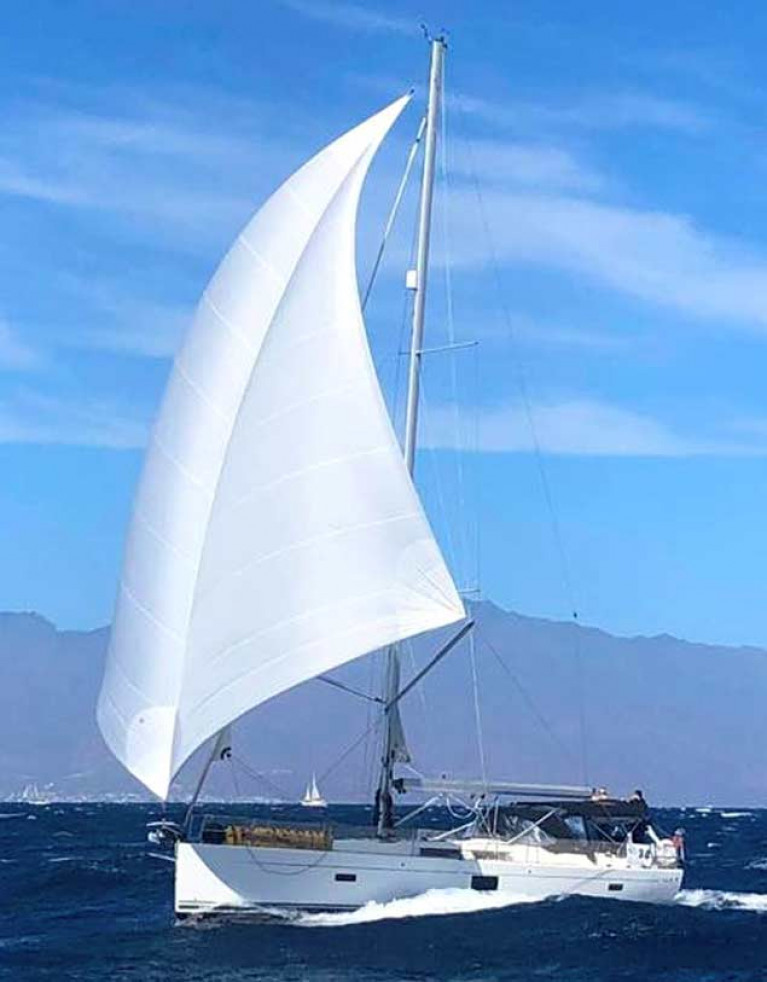 The Irish-German Bee-Fenix family’s Hanse 455 Saoirse making lots of well-controlled knots under her downwind Transatlantic rig