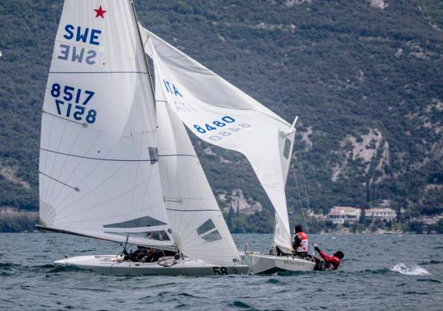 A Star mast is broken in the first day of competition on Lake Garda