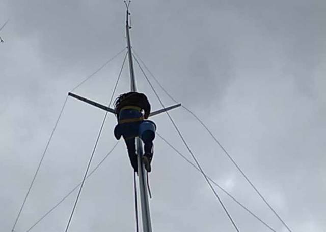 Mast repairs underway on Tom Dolan's Figaro yacht today 