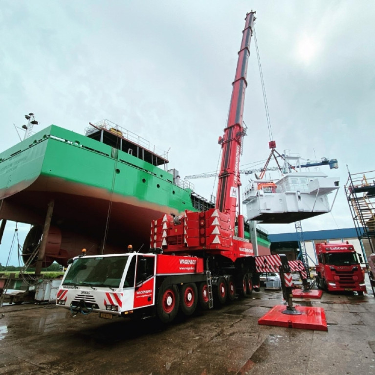 Arklow Cloud during an earlier phase of modular block construction as can be seen the upper superstructure /deckhouse&#039;s positioning at Ferus Smit&#039;s shipyard in the Netherlands, from where today the newbuild presented a spectular amidships launch into the ‘Winschoterdiep’ canal. See link below for video. 