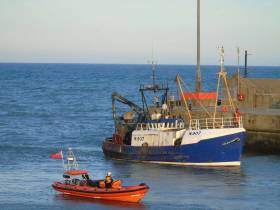 Kilkeel RNLI alongside the fishing boat which reported an ill crew member yesterday evening