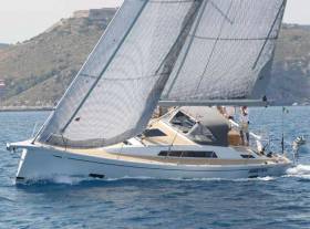 The Grand Soleil 42 Long Cruise powering upwind