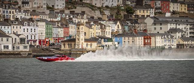 Running at speeds in excess of over 160 kilometres per hour, England’s ‘Vector Martini’ drew quite a crowd of excited spectators to the Cobh seafront