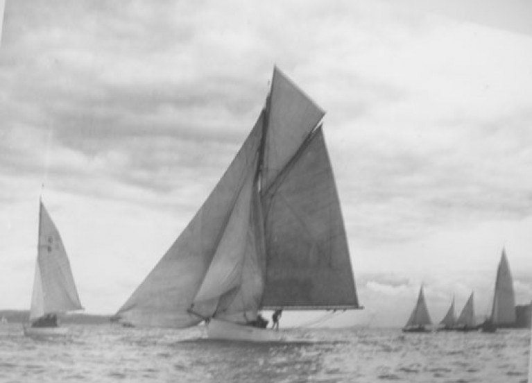 Lufra winning the 1944 Menagerie Race at Ballyholme  