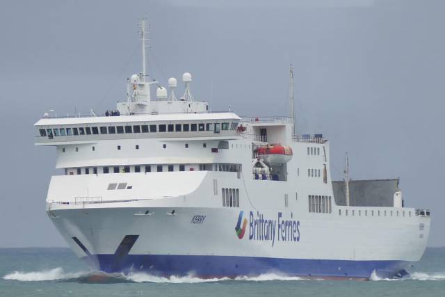 Replacing the ropax Connemara is the 1,000 passenger capacity Kerry (above), the latest addition to Brittany Ferries fleet. AFLOAT adds the 2,040 vehicle lane metre capacity Kerry is operating Cork-Santander sailings, that opened in 2018 firstly using the also Italian (Visentini) built Connemara which today was welcomed to the shipping register of France.  