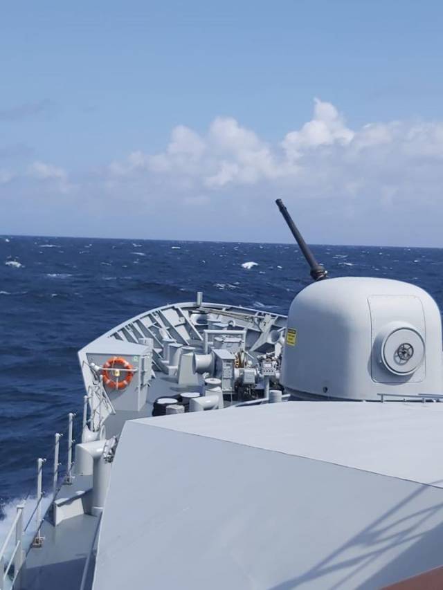Large guns must be stripped down for maintenance every three months. Above AFLOAT adds is LÉ Samuel Beckett which as above last week carried out primary armament gunnery drills involving its bow-mounted Oto Melara 76mm gun. 