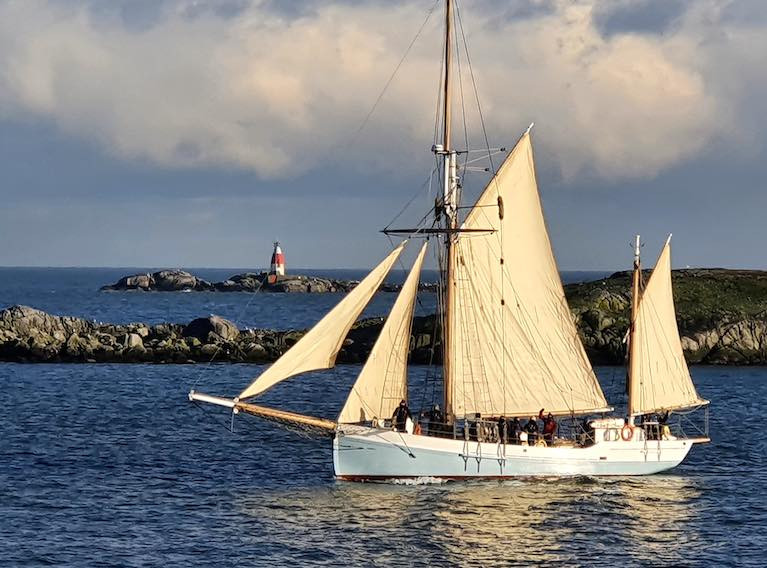 &quot;She stopped time for everyone around&quot;. So said photographer Teddy Murphy as he recorded the characterful Limerick trading ketch Ilen when she came through Dalkey Sound in a flash of sunlight on the afternoon of December 7th for a busy two weeks visit to Dublin