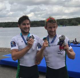 Paul and Gary O&#039;Donovan with their European silver medals at Strathclyde Park